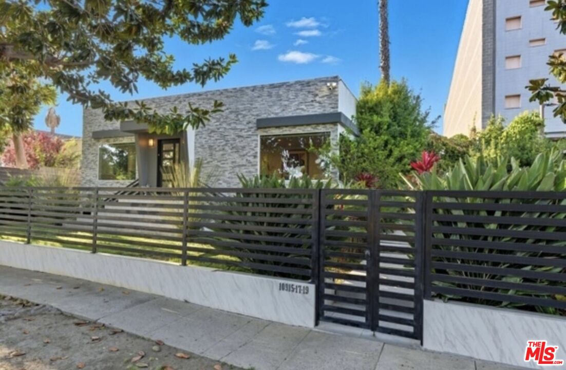 Buy or rent a property | Ayres Ave, Los Angeles 90064