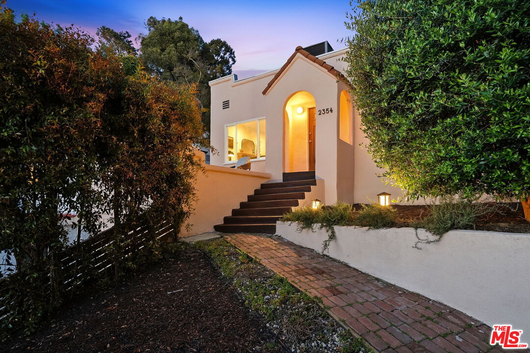 Buy or rent a property | Landa St, Los Angeles 90039