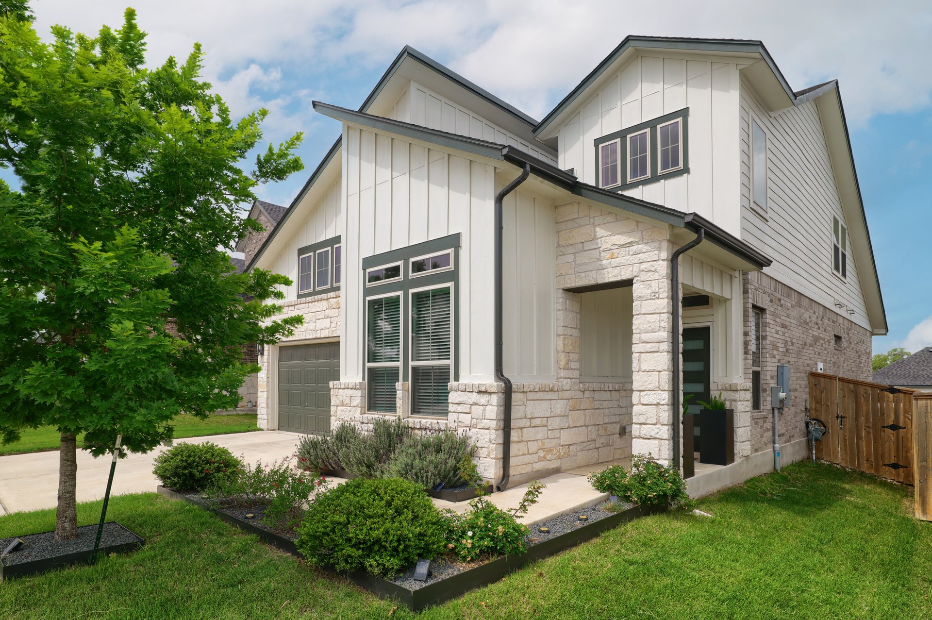 Buy or rent a property | Bloomington Dr, Austin 78652