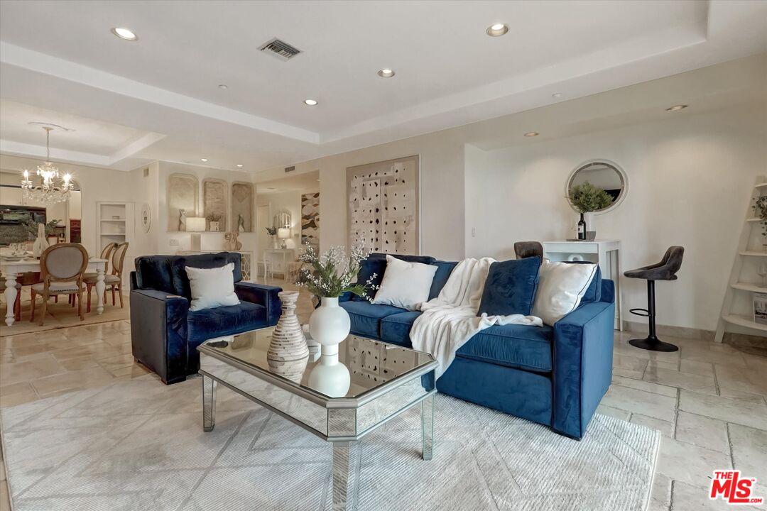 Buy or rent a property | Montana Ave, Los Angeles 90049