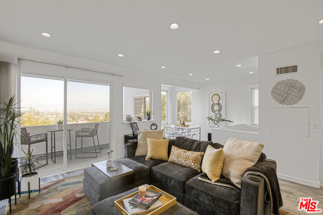 Buy or rent a property | Vanetta Place, Studio City 91604