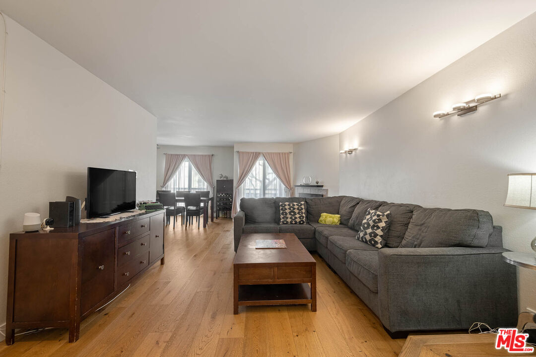Buy or rent a property | S Beverly Dr, Los Angeles 90035