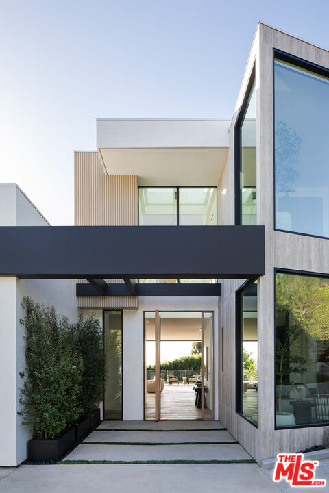 Buy or rent a property | Casale Rd, Pacific Palisades 90272