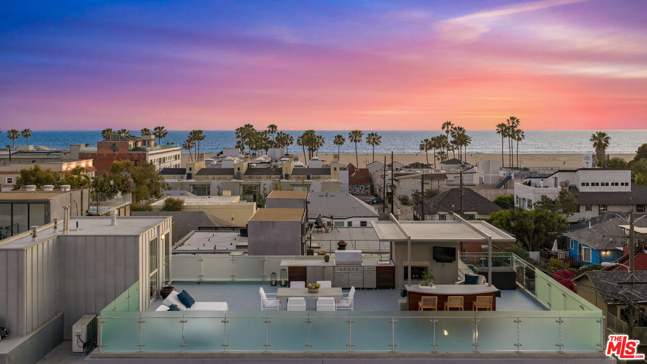 Buy or rent a property | Brooks Ave, Venice 90291