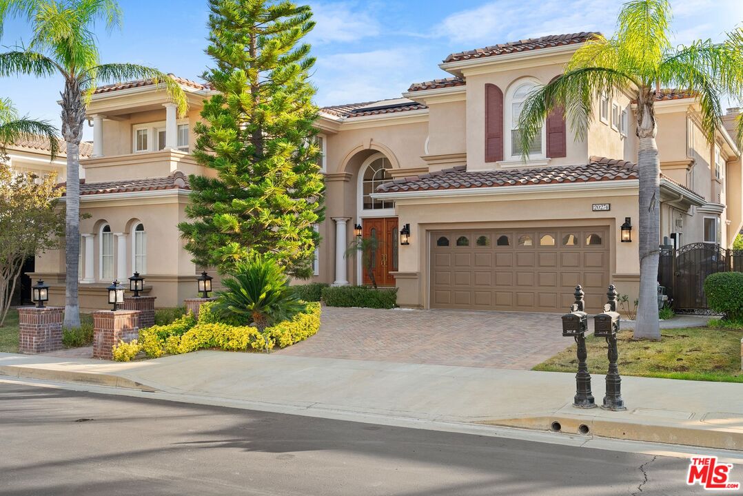 Buy or rent a property | Vía Medici, Porter Ranch 91326