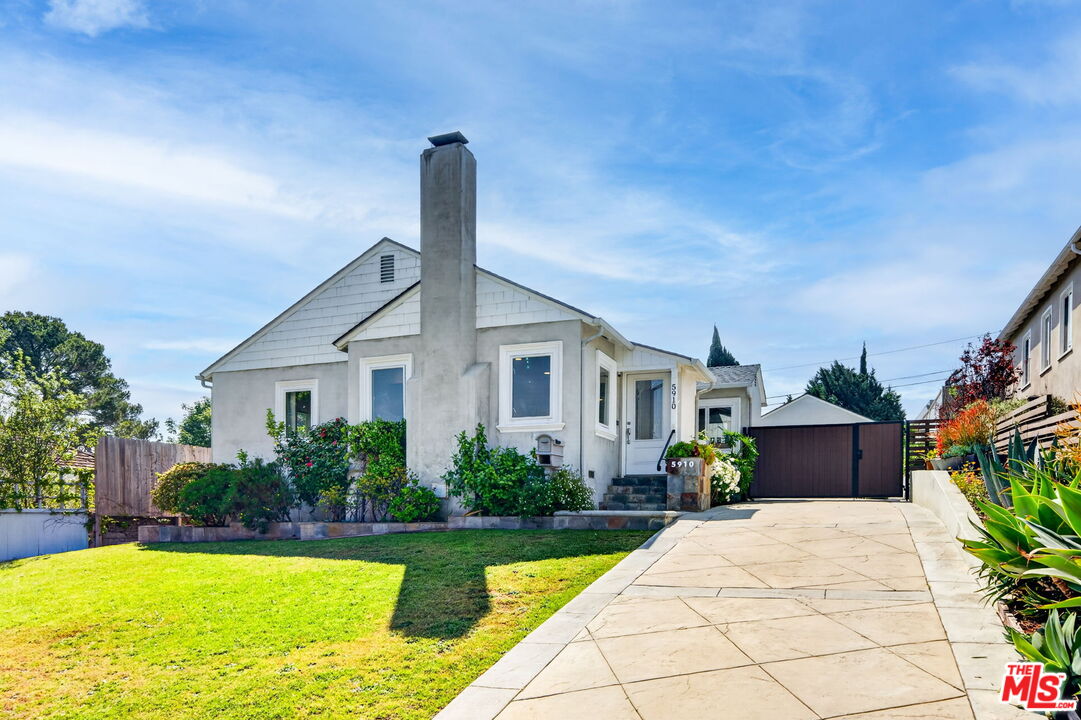 Buy or rent a property | W 77th Pl, Los Angeles 90045