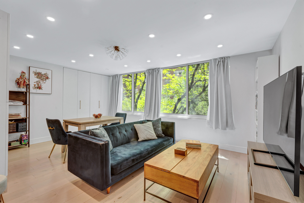 Buy or rent a property | East 72nd Street, Lenox Hill 10021