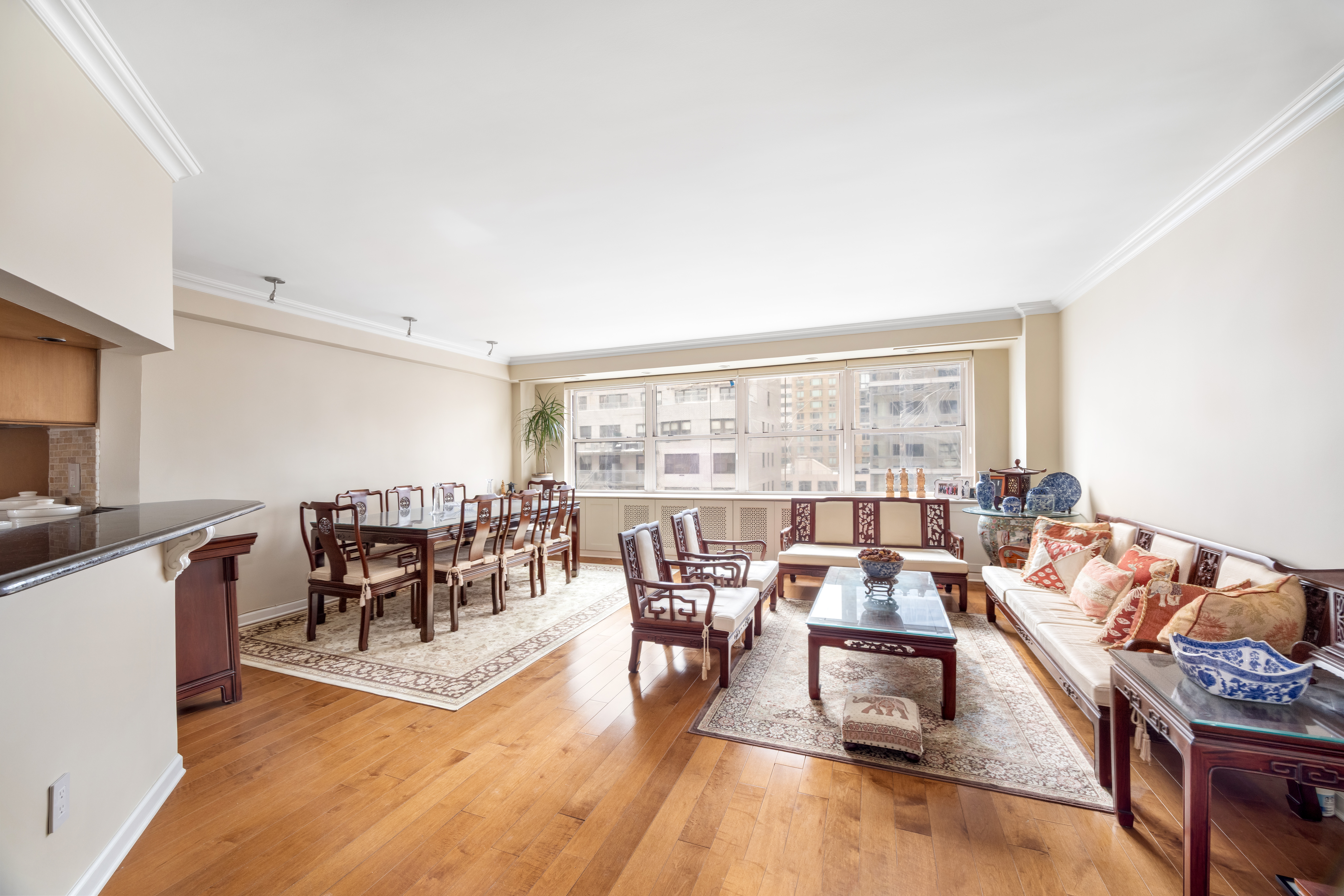 Buy or rent a property | East 72nd Street, Lenox Hill 10021