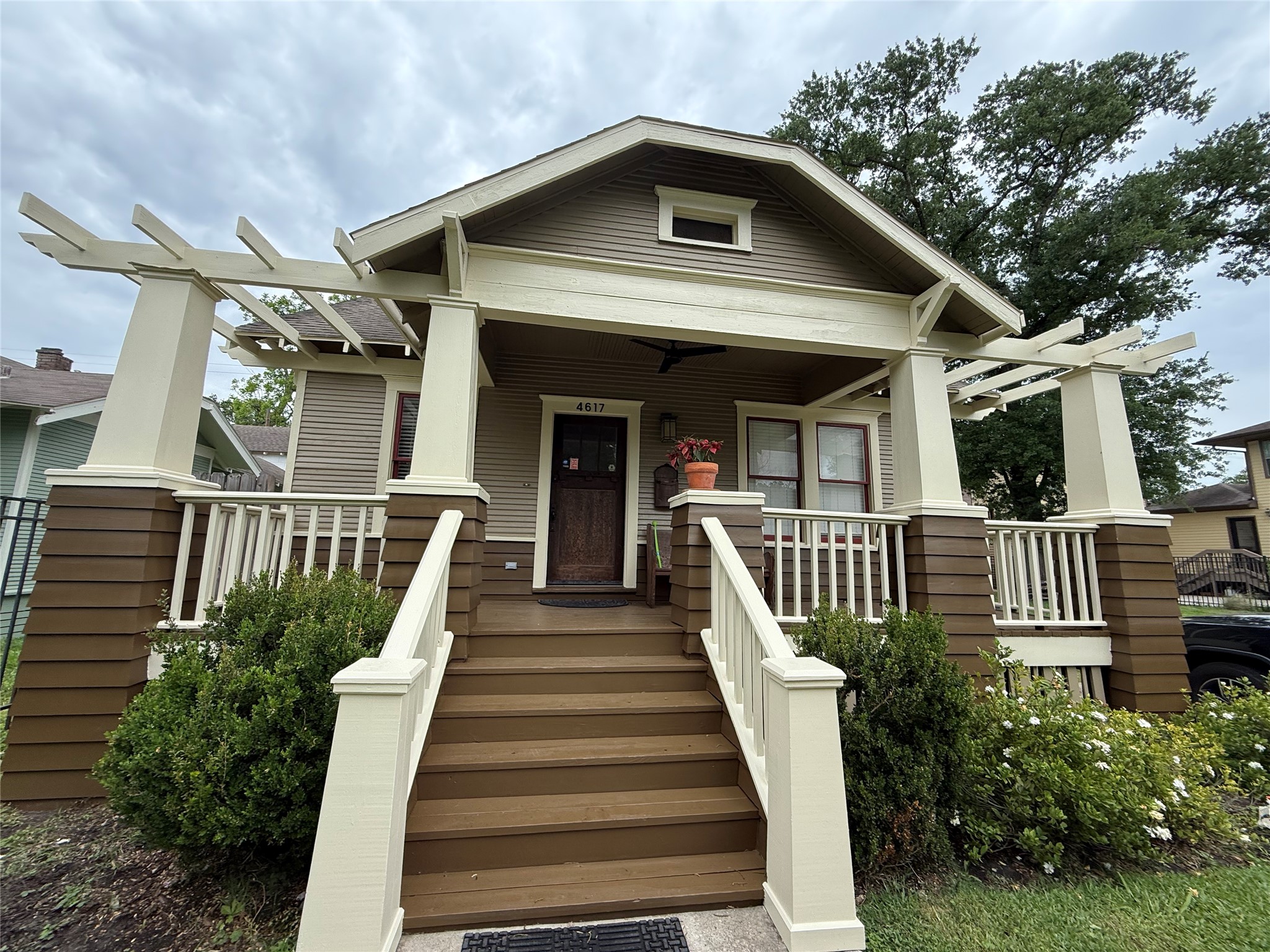 Buy or rent a property | Walker St, Houston 77023