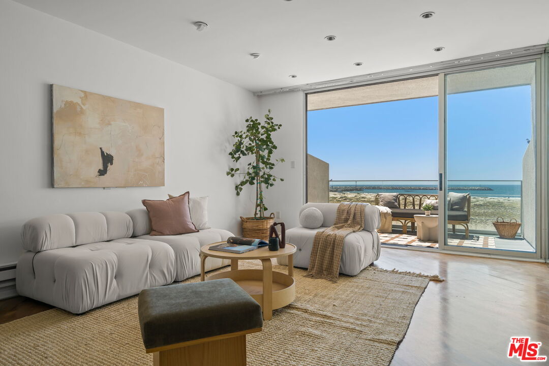 Buy or rent a property | Voyage St, Marina del Rey 90292