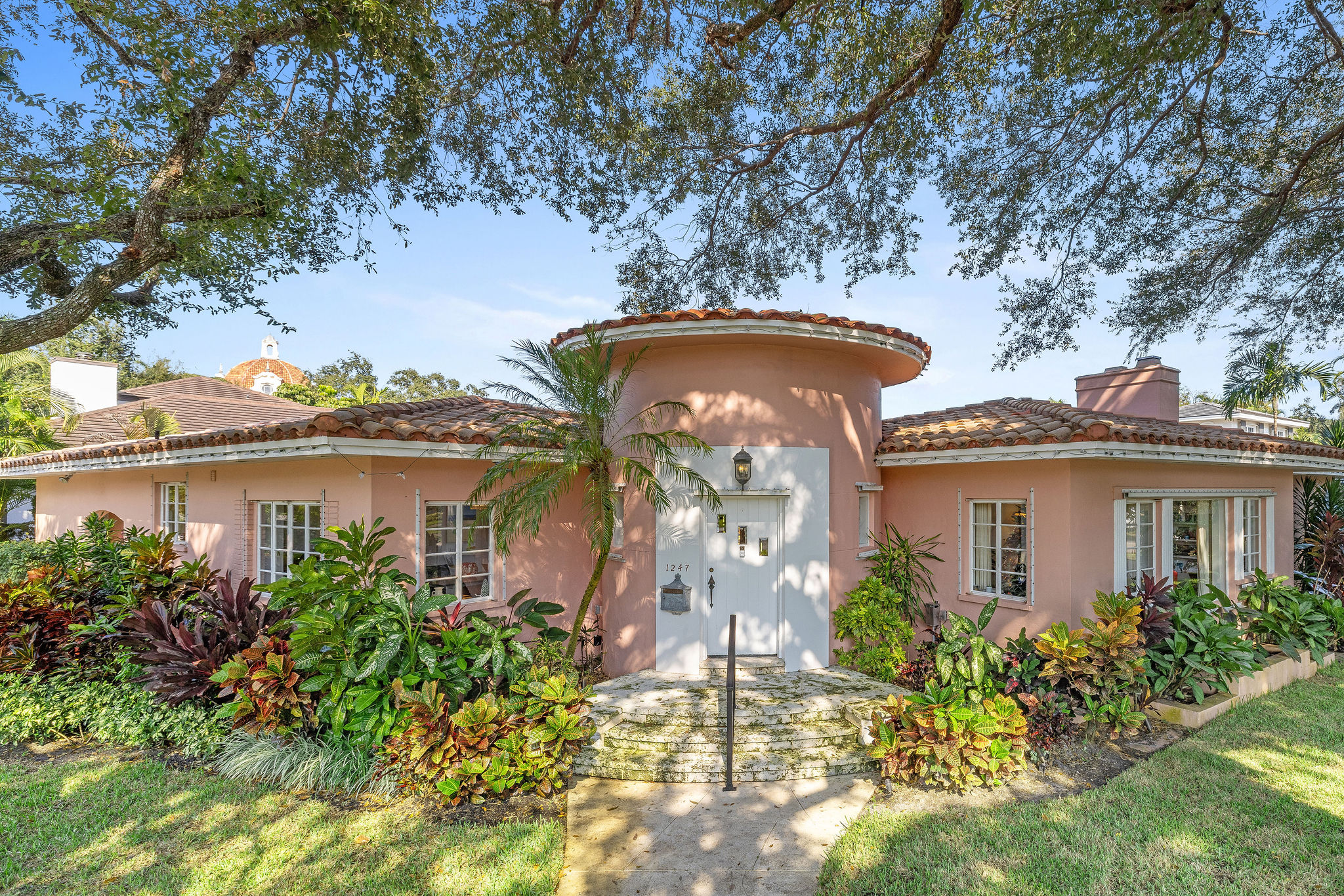 Buy or rent a property | Anastasia Ave, Miami 33134