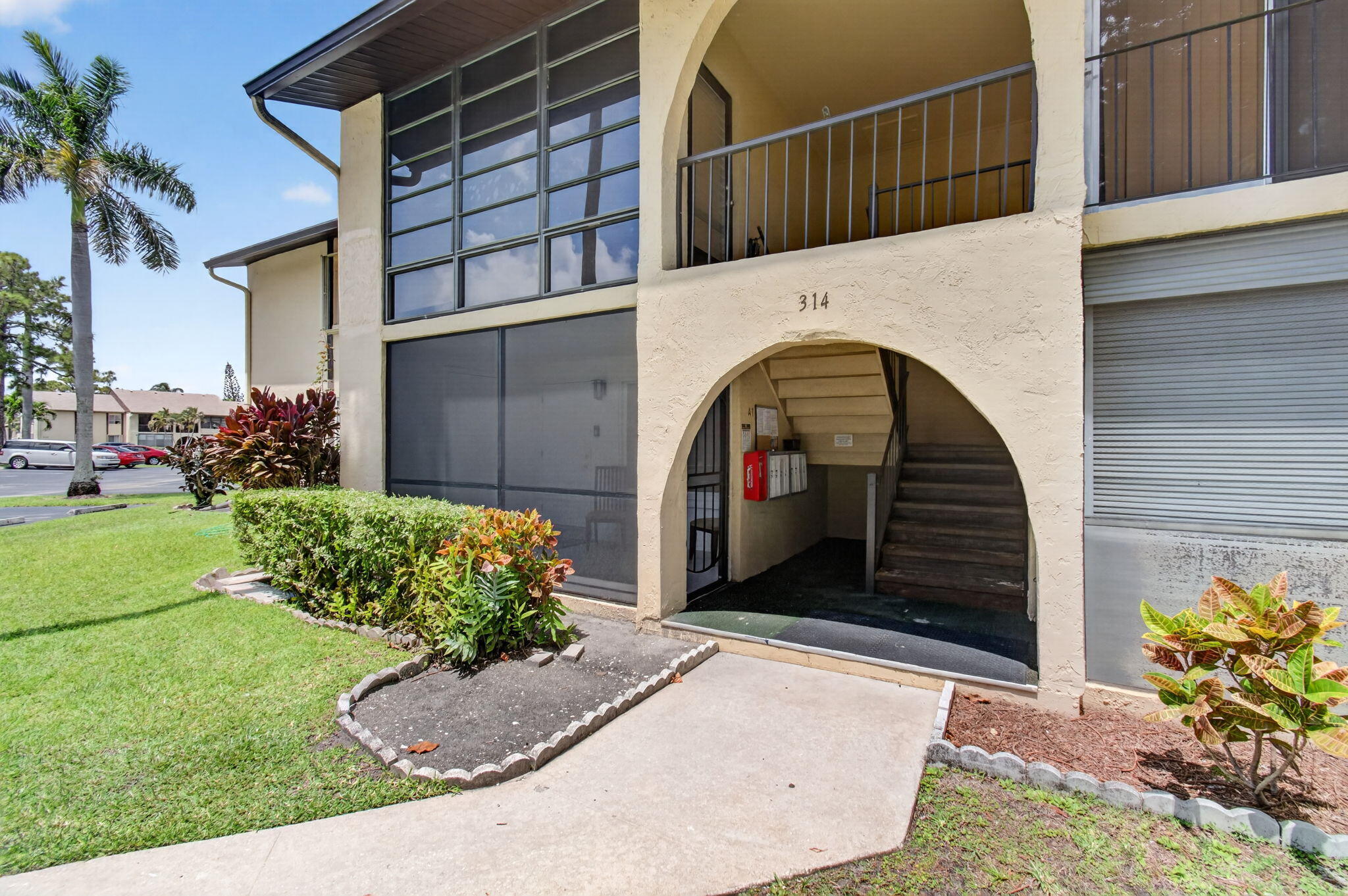 Buy or rent a property | Pine Ridge Cir, Greenacres 33463