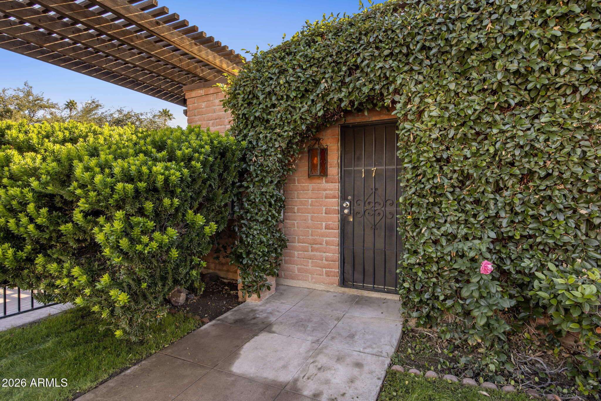 Buy or rent a property | N 32nd St, Phoenix 85018