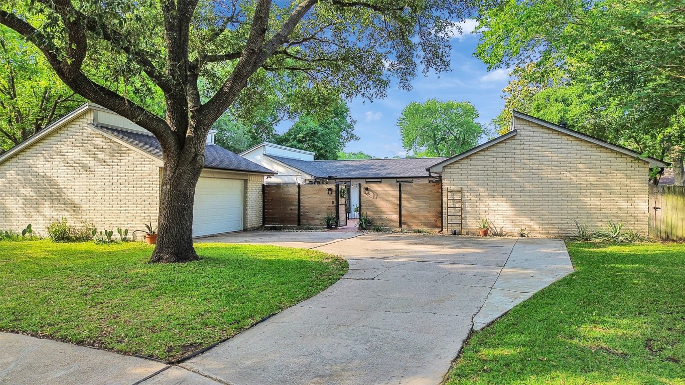 Buy or rent a property | Aste Ln, Houston 77065