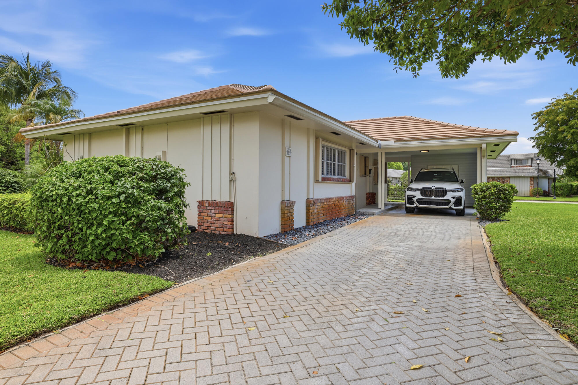 Buy or rent a property | Villa Cir, Atlantis 33462