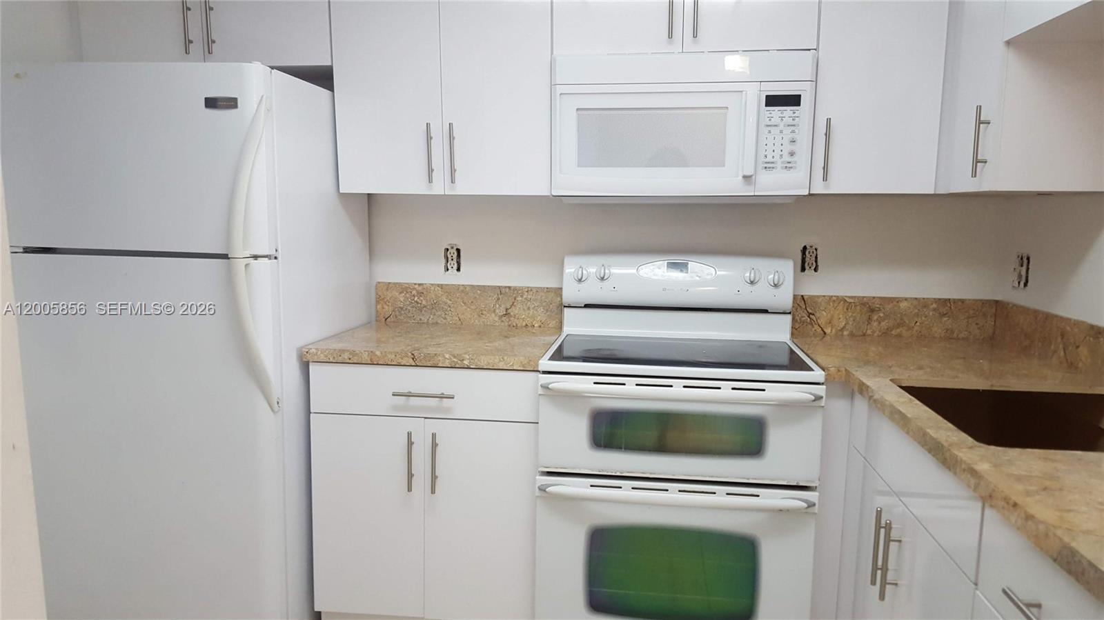 Buy or rent a property | SW 114th Ave, Miami 33157