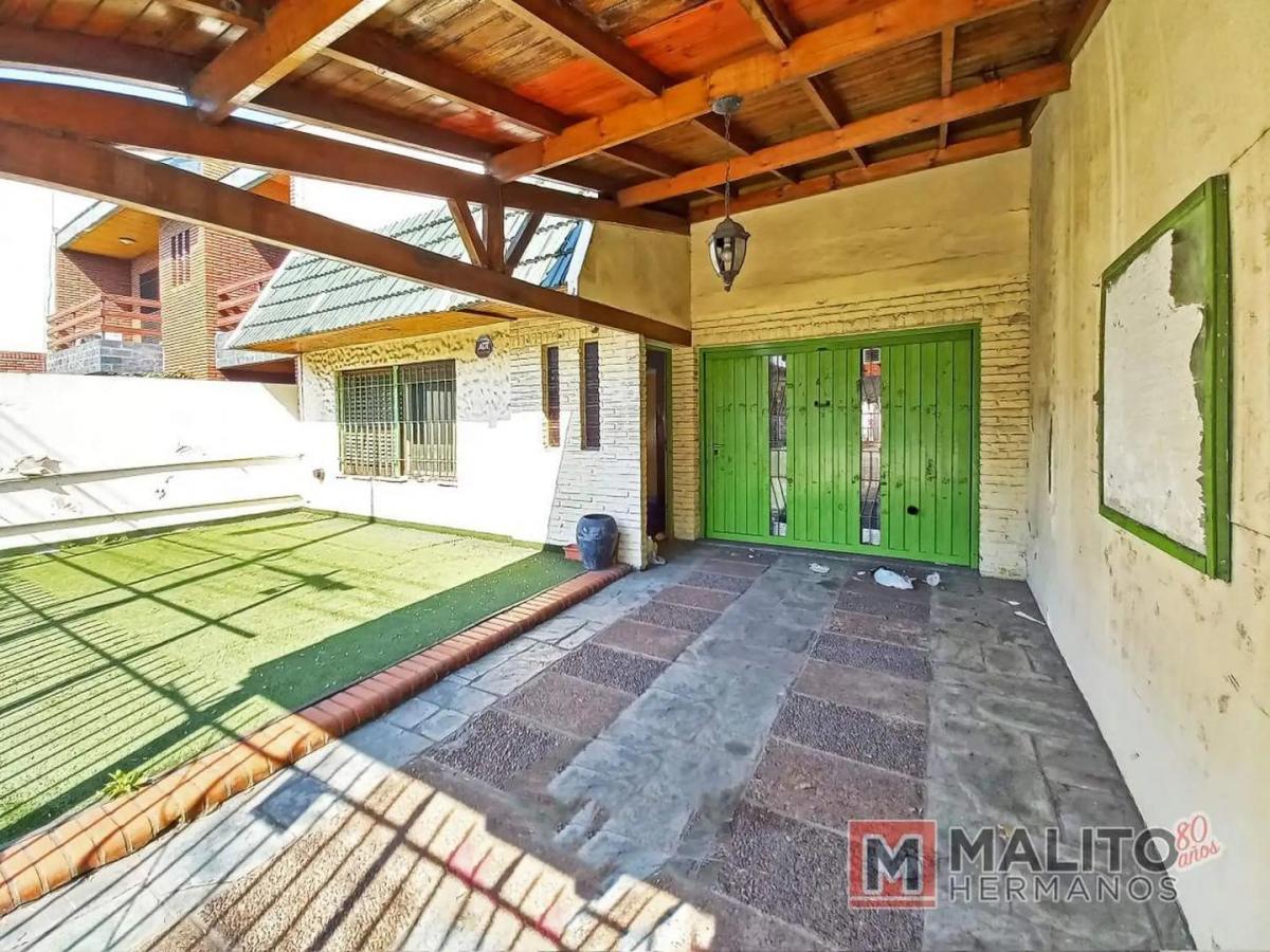 Buy or rent a property | Escalada, Villa Lugano C1439