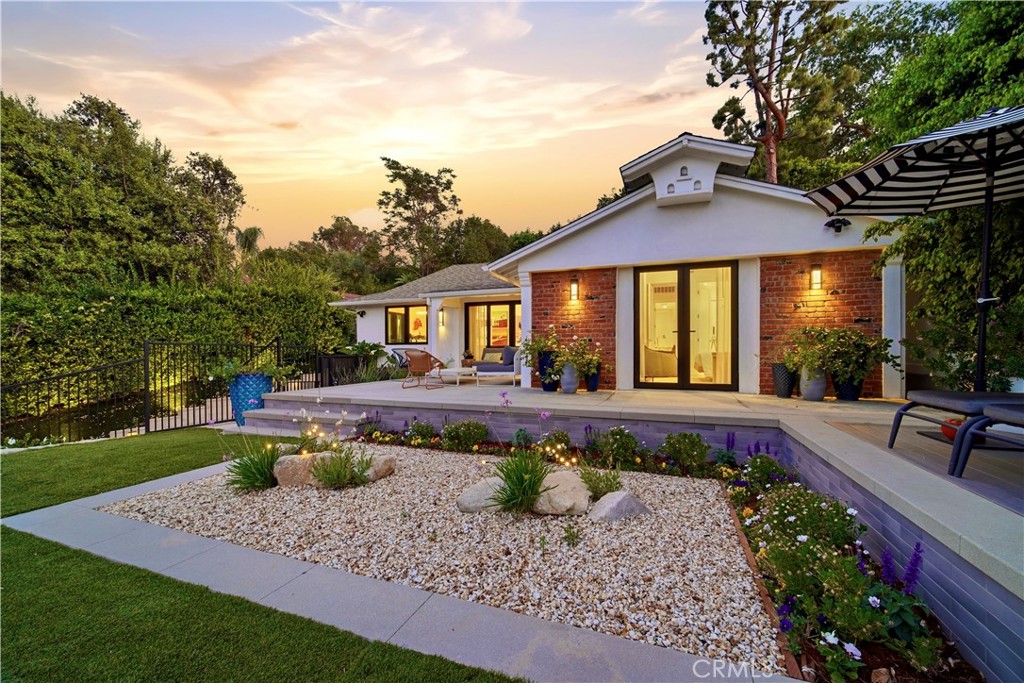 Buy or rent a property | Valley Vista Blvd, Sherman Oaks 91423