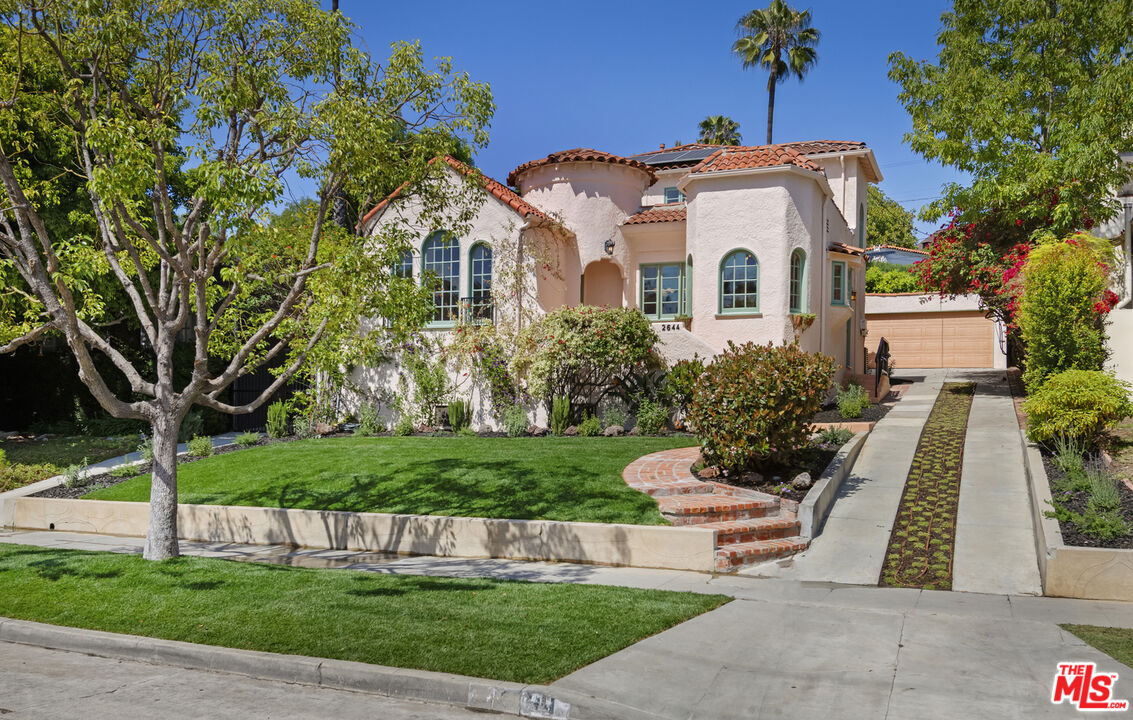 Buy or rent a property | Armstrong Ave, Los Angeles 90039