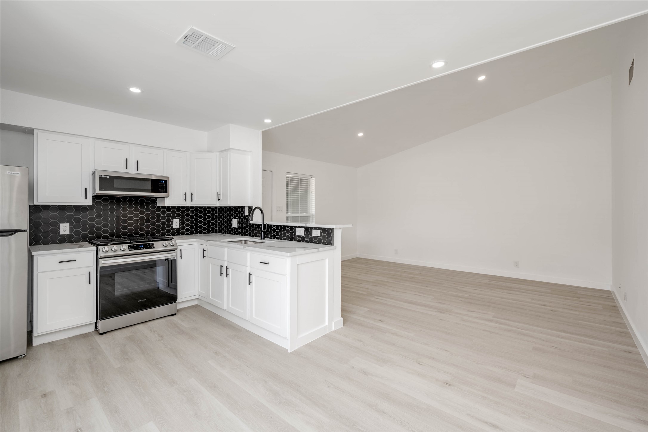 Buy or rent a property | Point Vista Pl, Austin 78753