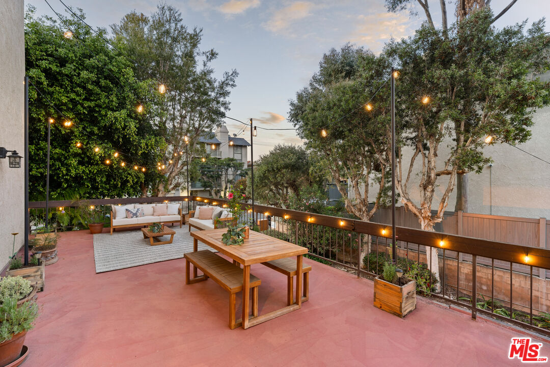 Buy or rent a property | Manitoba St, Playa del Rey 90293