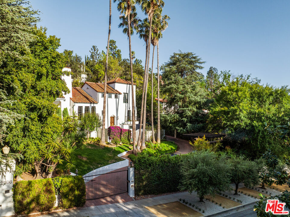 Buy or rent a property | Aberdeen Ave, Los Angeles 90027