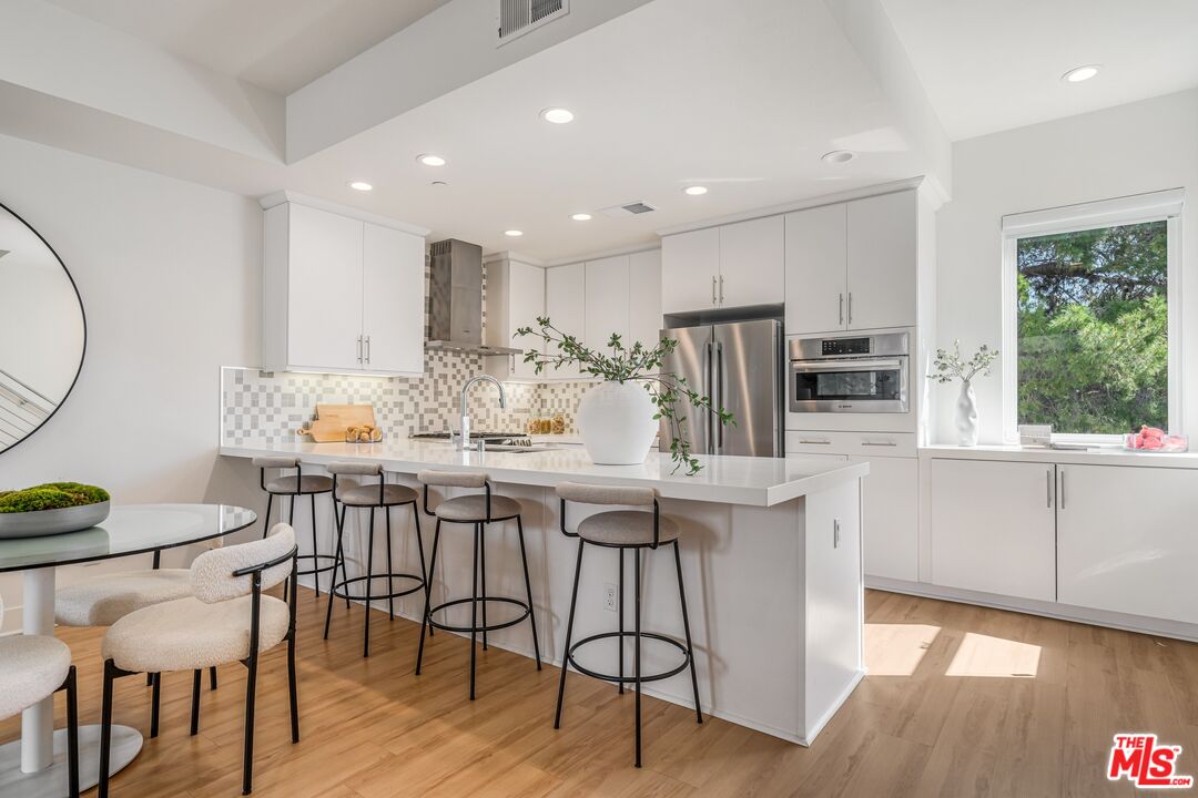 Buy or rent a property | Aria Ln, Los Angeles 90034