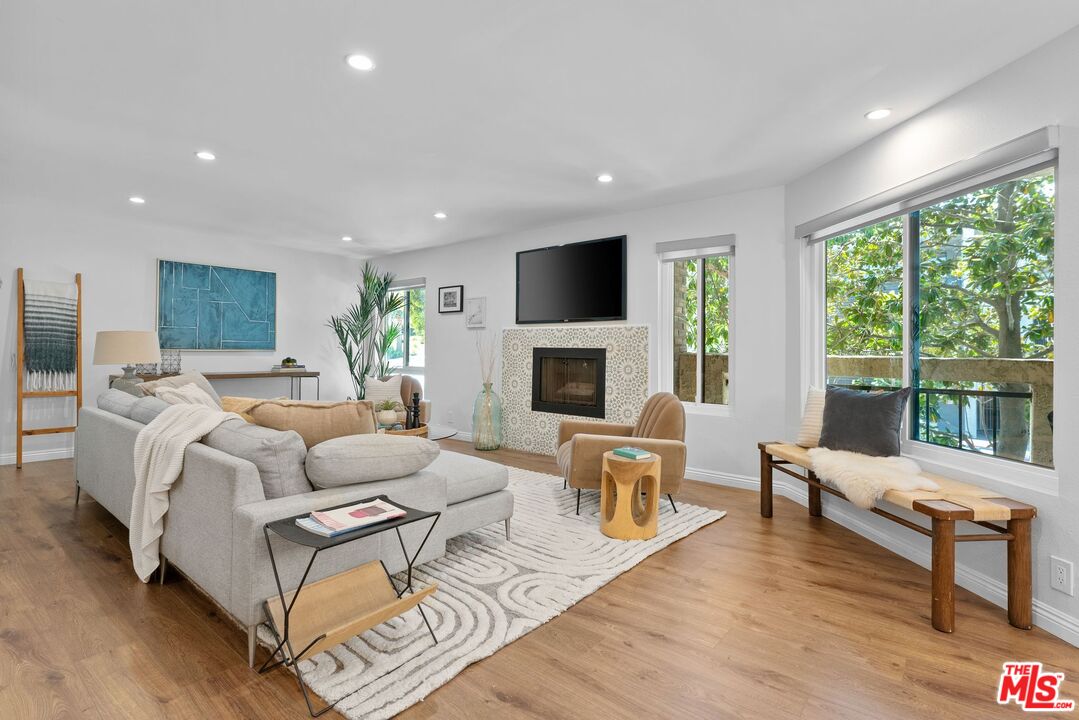 Buy or rent a property | Ocean Park Blvd, Los Angeles 90064