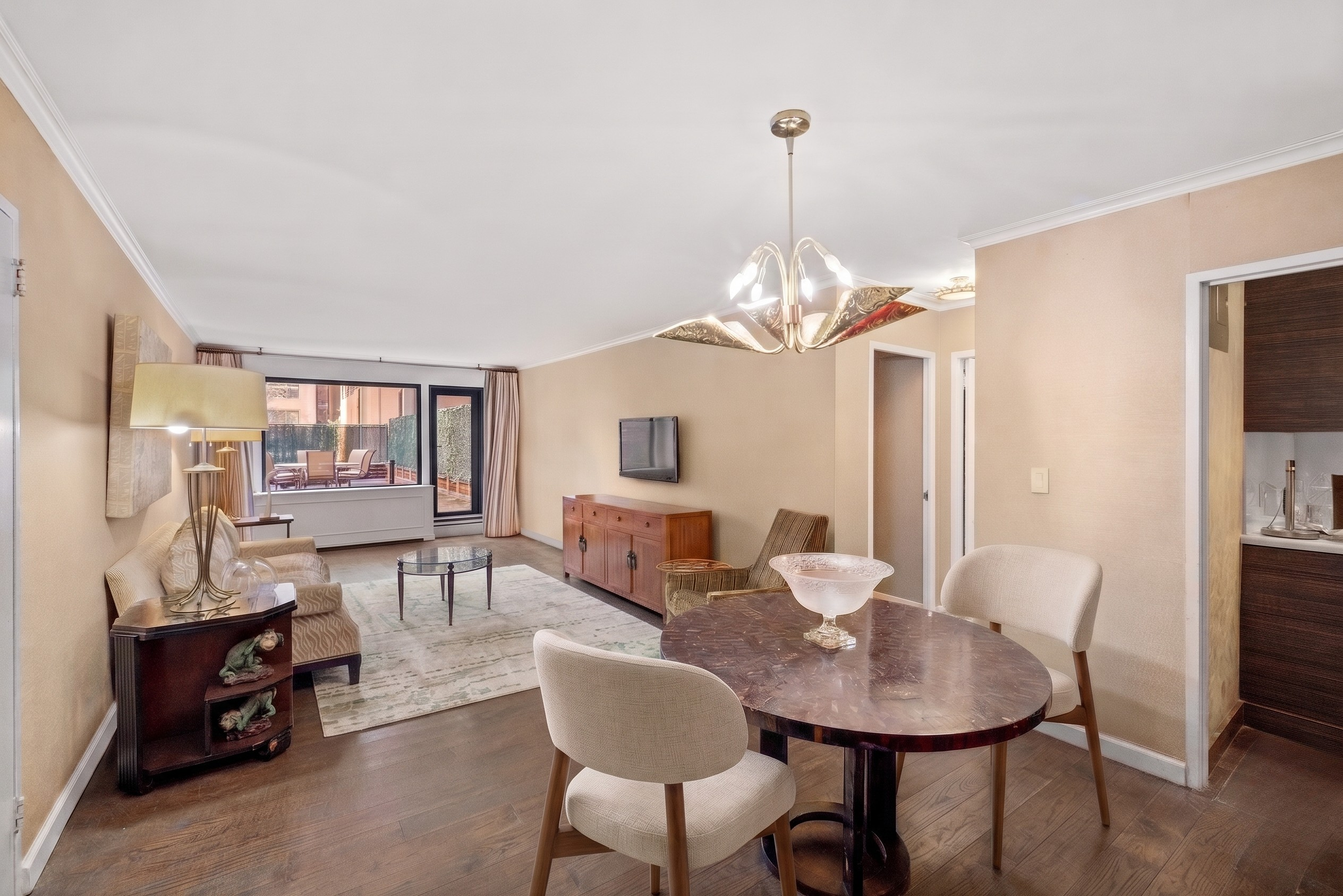 Buy or rent a property | East 62nd Street, Lenox Hill 10065