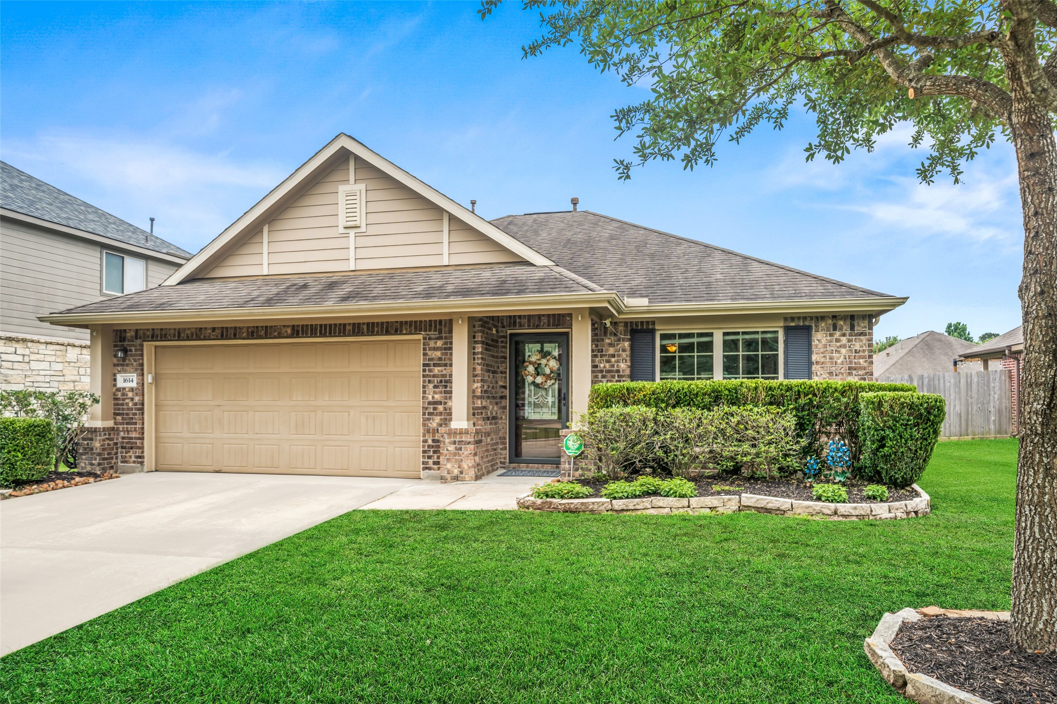 Buy or rent a property | Juniper Knoll Way, Conroe 77301