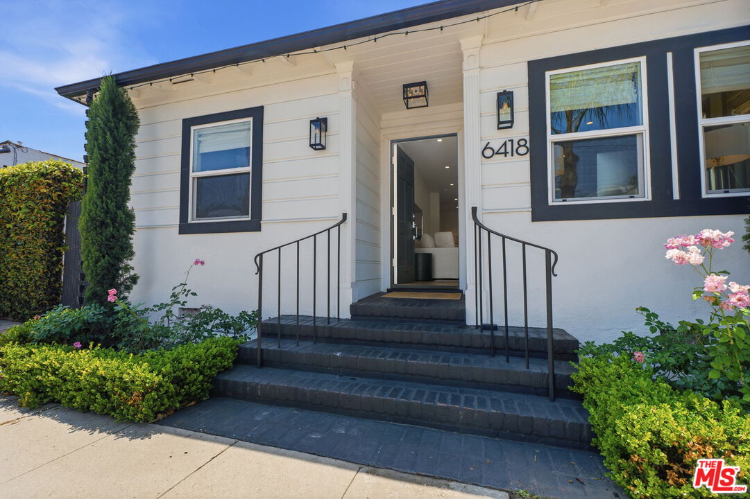 Buy or rent a property | Waring Ave, Los Angeles 90038