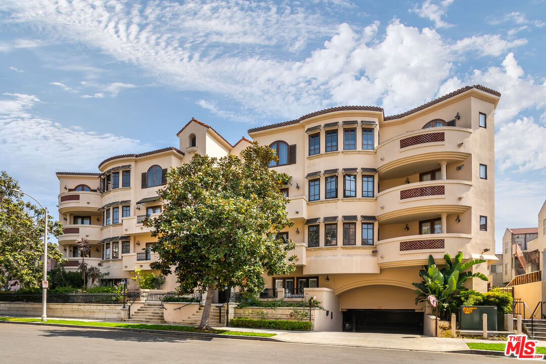 Buy or rent a property | Almayo Ave, Los Angeles 90064