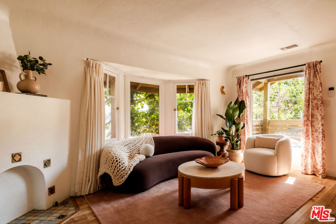Buy or rent a property | N Vendome St, Los Angeles 90026