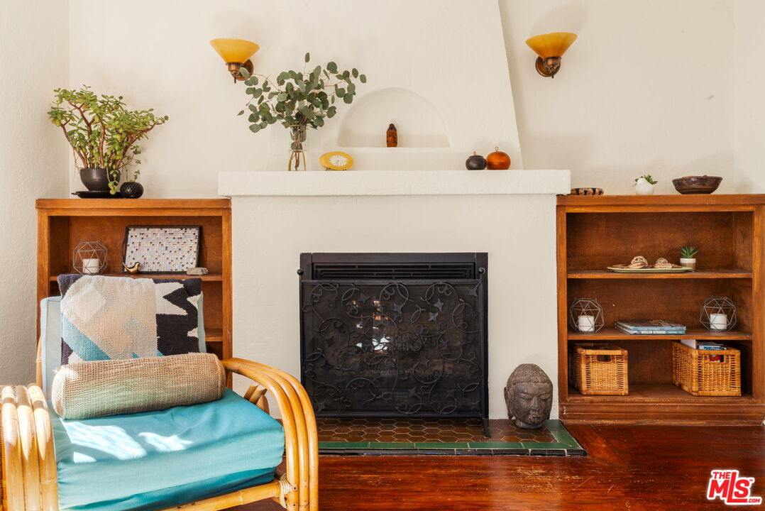 Buy or rent a property | Frontenac Ave, Los Angeles 90065