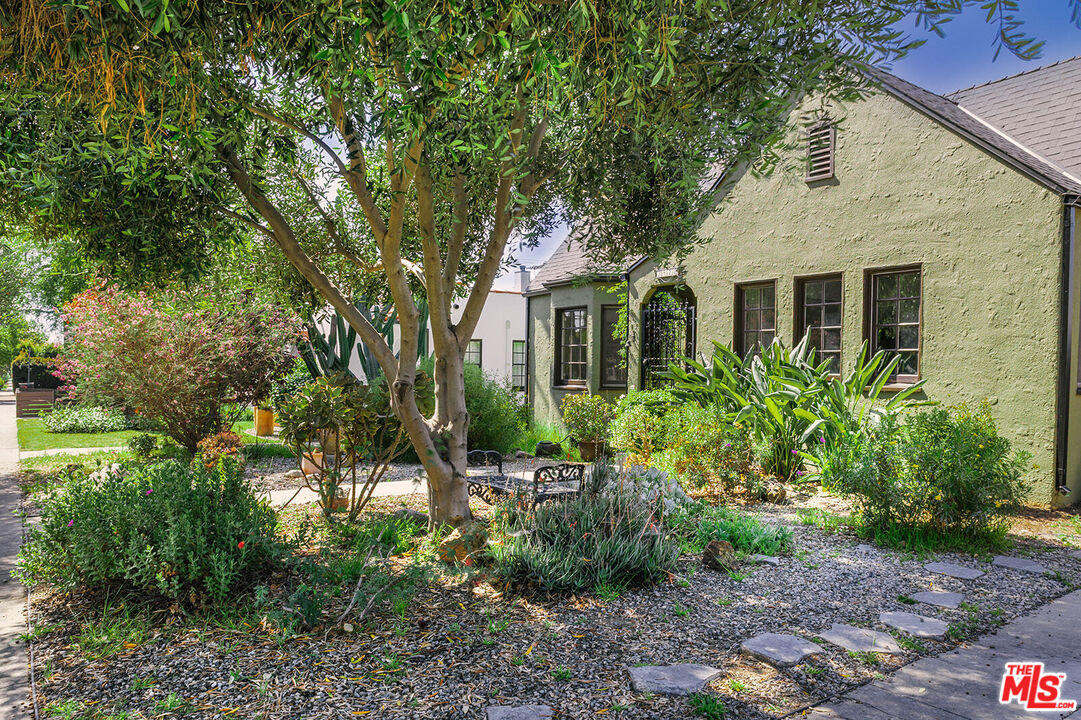 Buy or rent a property | Glenhurst Ave, Los Angeles 90039