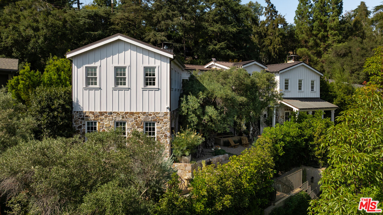 Buy or rent a property | Elkins Rd, Los Angeles 90049