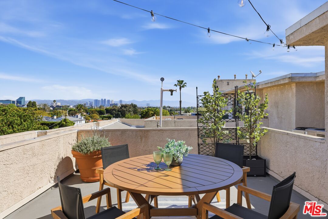 Buy or rent a property | Ocean Park Blvd, Los Angeles 90064