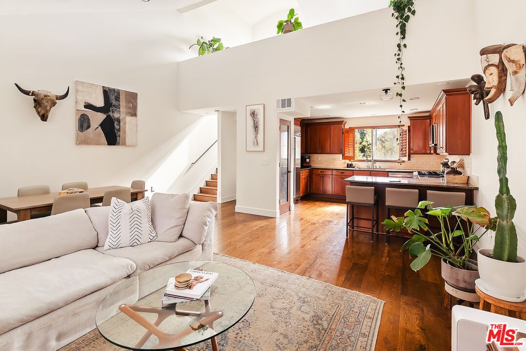 Buy or rent a property | Moore St, Los Angeles 90066