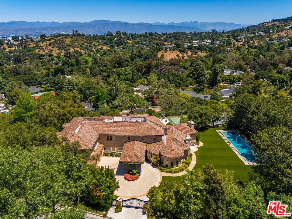 Buy or rent a property | Lockridge Rd, Studio City 91604