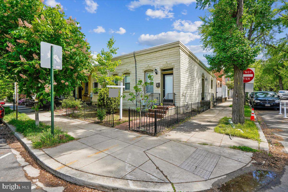 Buy or rent a property | C St NE, Washington, DC 20002