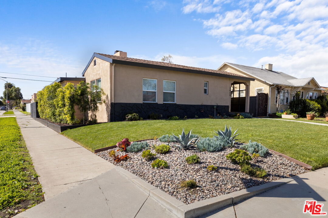 Buy or rent a property | W 74th St, Los Angeles 90043