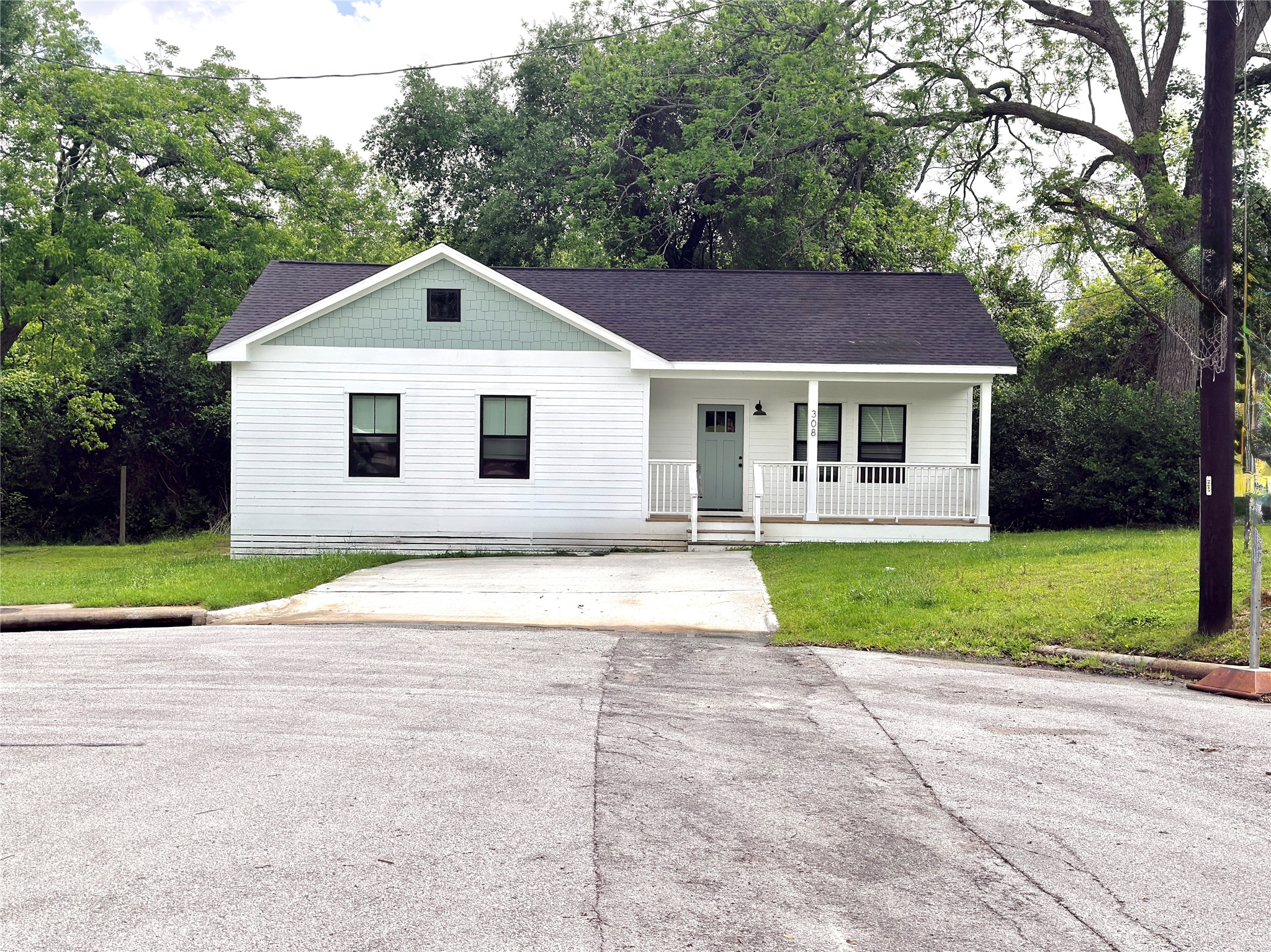 Buy or rent a property | Lois Wright Cir, Brenham 77833