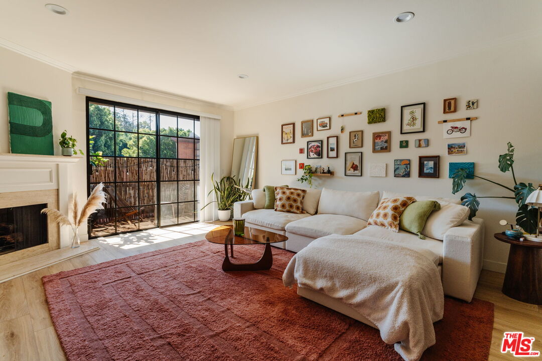 Buy or rent a property | Almayo Ave, Los Angeles 90064