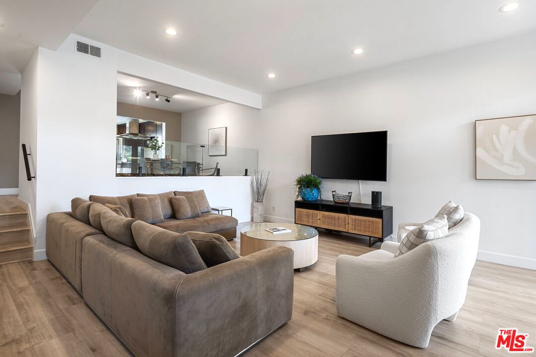Buy or rent a property | Palisades Cir, Pacific Palisades 90272