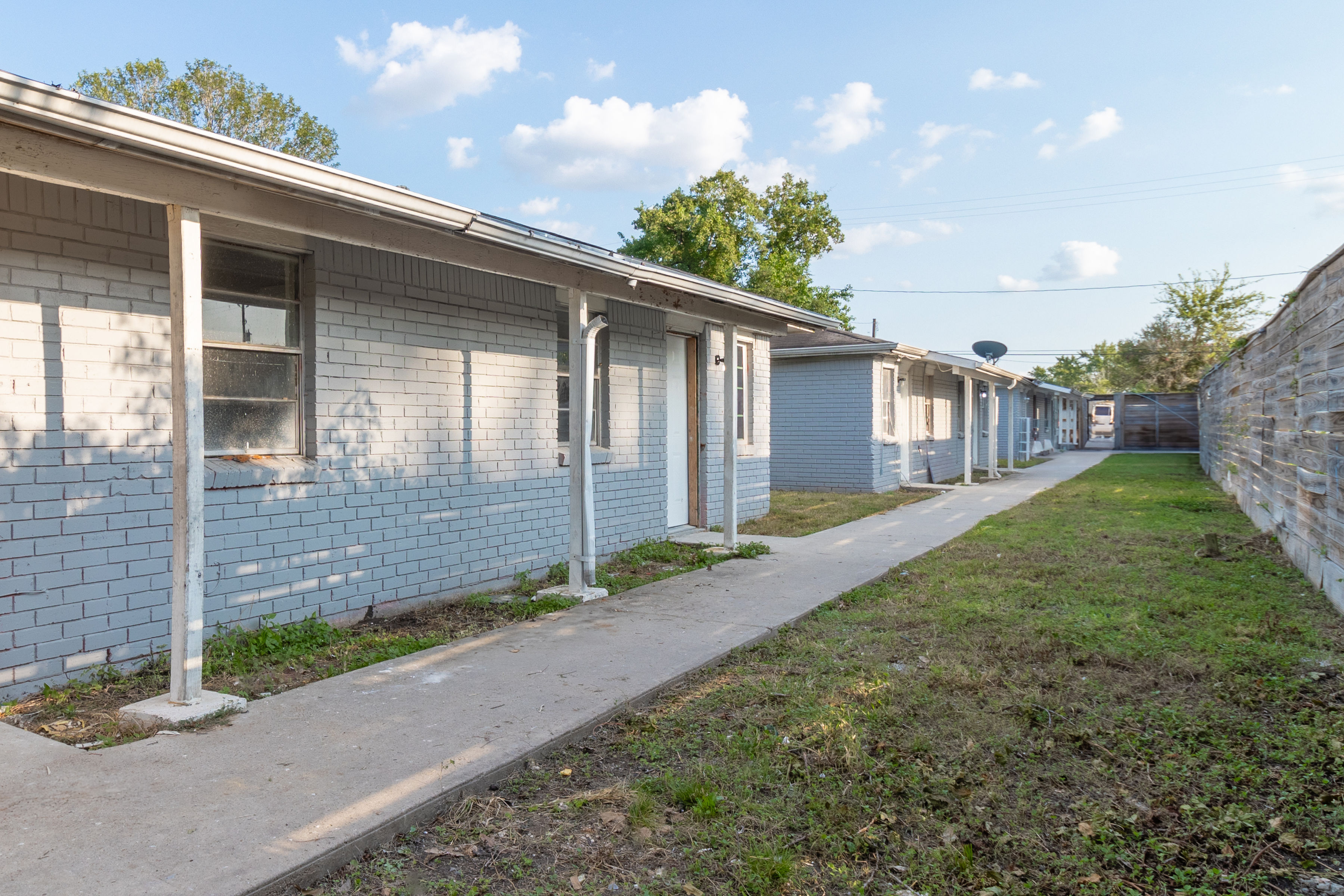 Buy or rent a property | Wilmington St, Houston 77033
