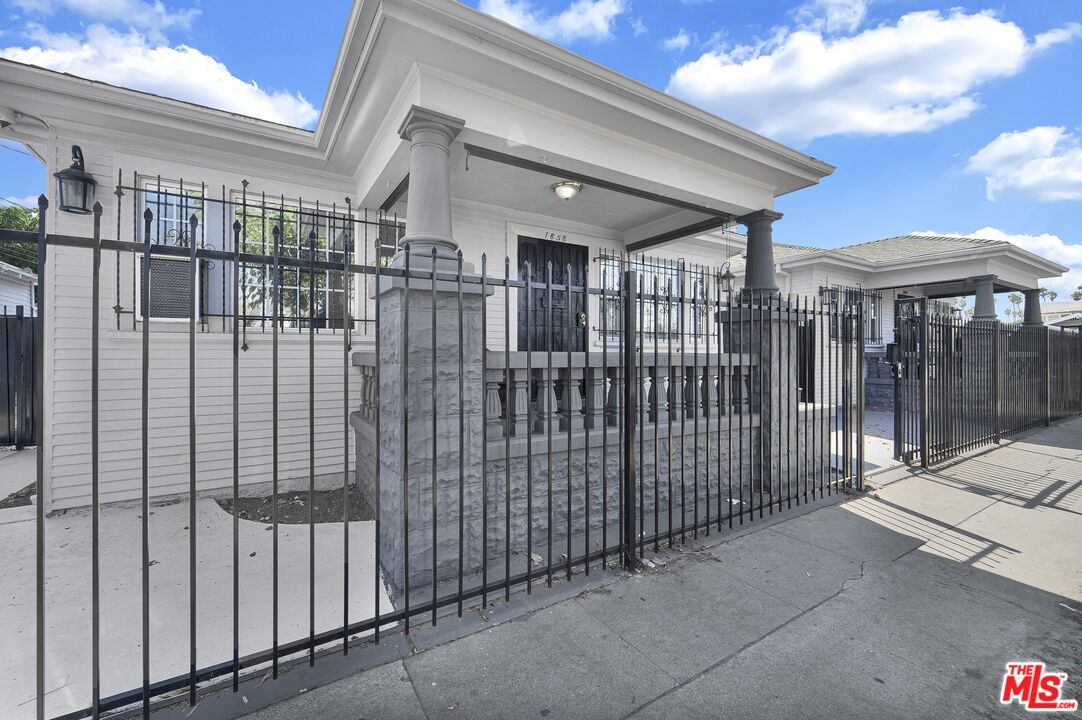 Buy or rent a property | W Vernon Ave, Los Angeles 90062
