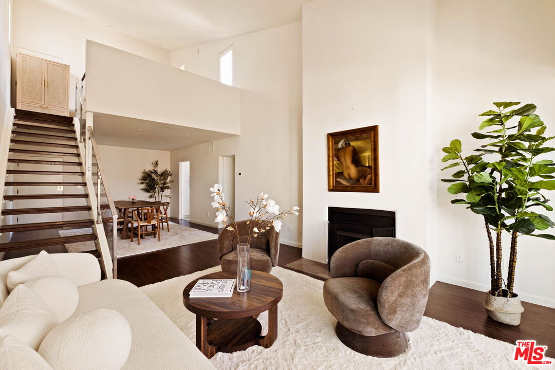 Buy or rent a property | S Barrington Ave, Los Angeles 90049