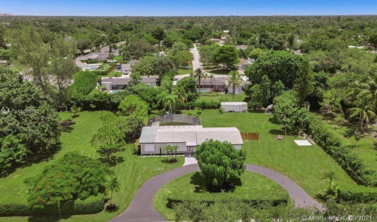 Buy or rent a property | SW 90th Ave, Miami 33157