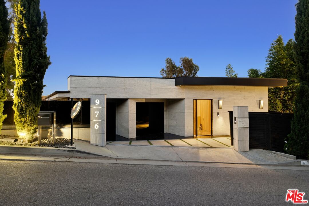 Buy or rent a property | Bel Air Rd, Los Angeles 90077