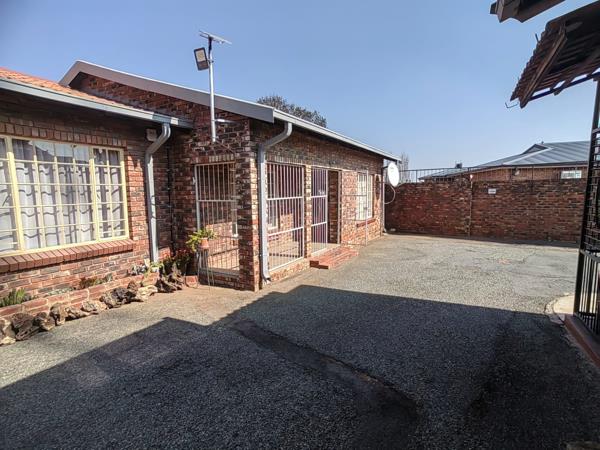 Buy or rent a property | 65 Loop Street, Parys 9585